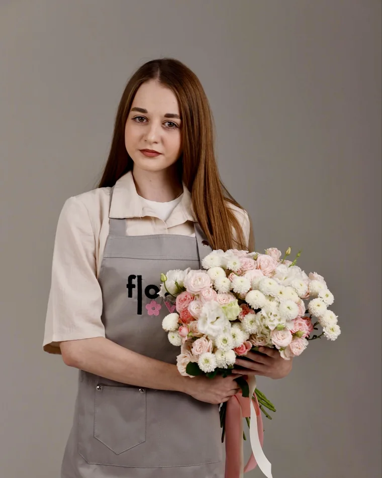 Кристина, менеджер по работе с клиентами